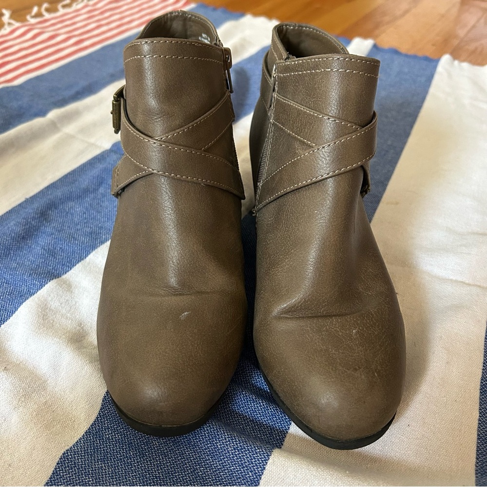 Sz 10 Brown Ankle Boots